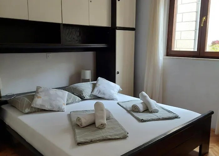Appartement With Parking Space Postira, Brac - 700 *
